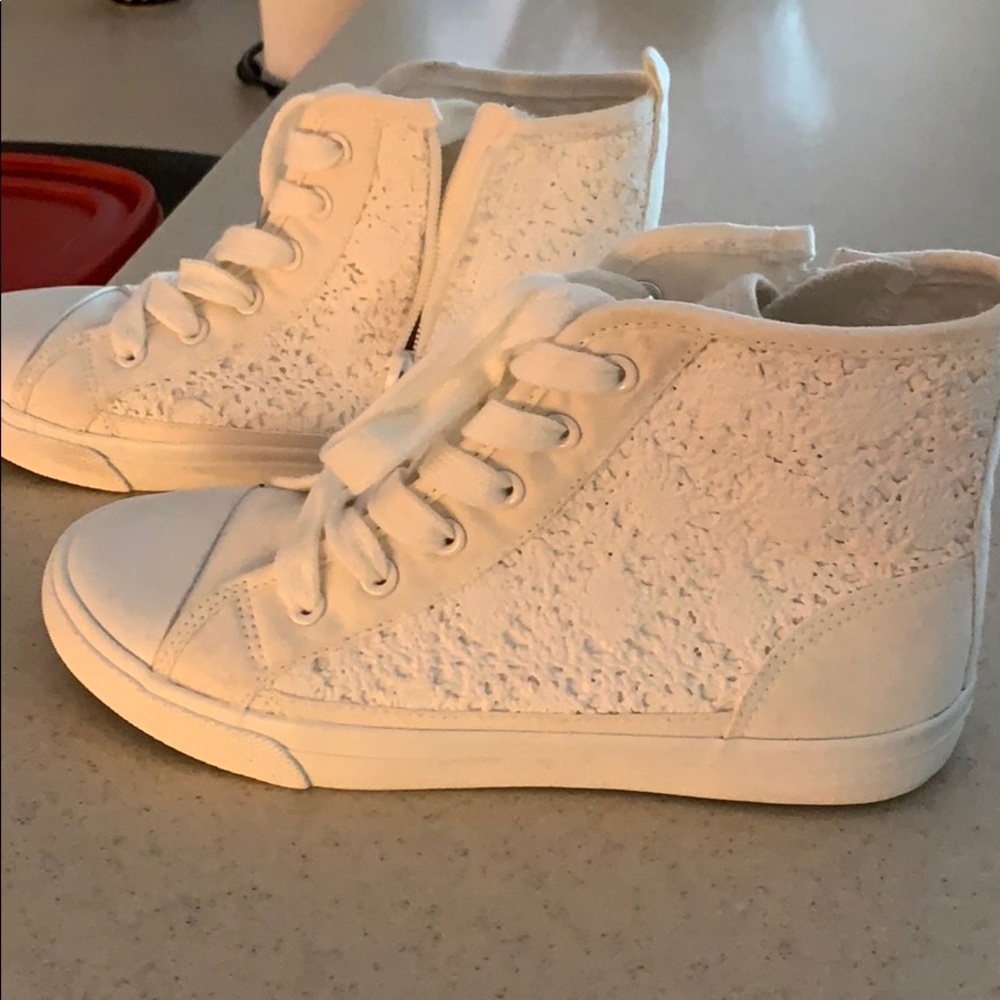 Like new high top crochet lace sneakers